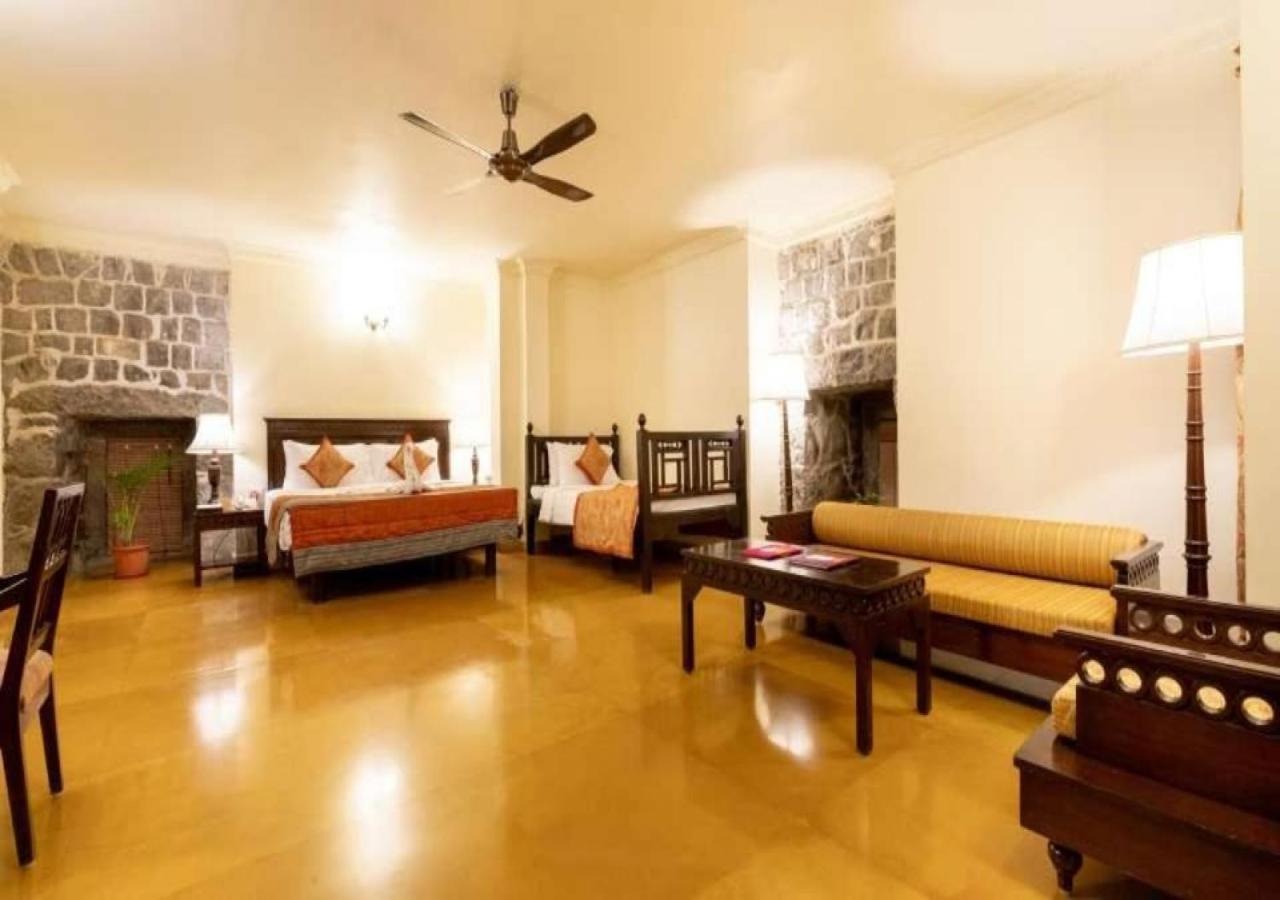 ฟอร์ต ชาฐัพคธ Hotel Sasvad ภายนอก รูปภาพ