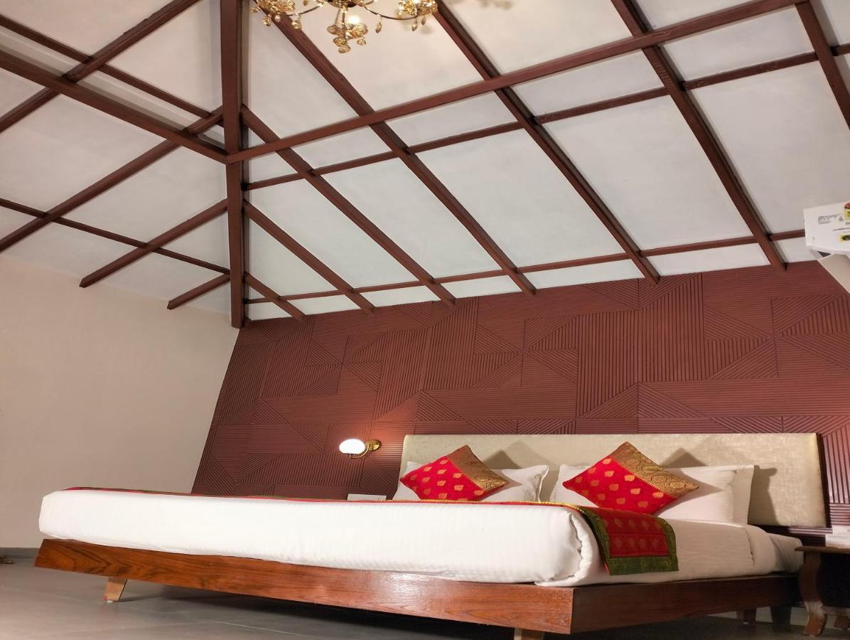 ฟอร์ต ชาฐัพคธ Hotel Sasvad ภายนอก รูปภาพ