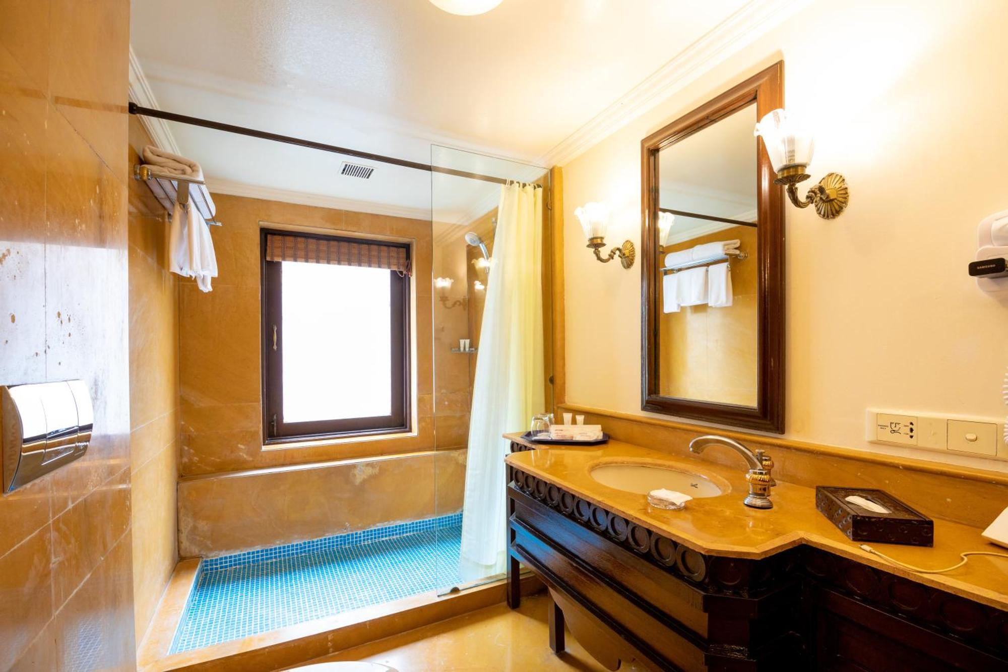 ฟอร์ต ชาฐัพคธ Hotel Sasvad ภายนอก รูปภาพ