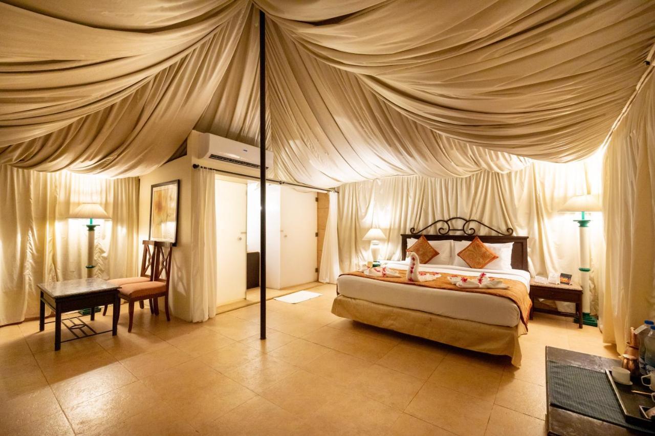 ฟอร์ต ชาฐัพคธ Hotel Sasvad ภายนอก รูปภาพ