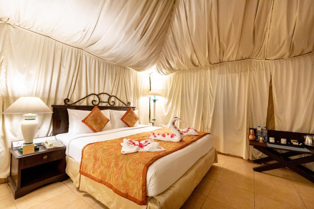 ฟอร์ต ชาฐัพคธ Hotel Sasvad ภายนอก รูปภาพ