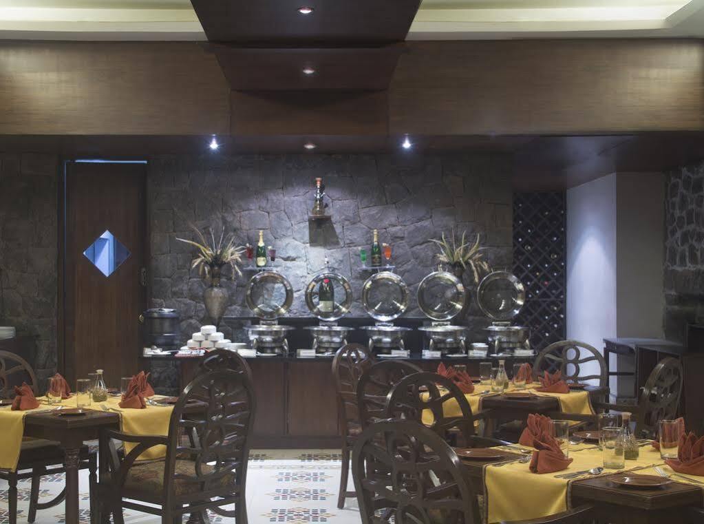 ฟอร์ต ชาฐัพคธ Hotel Sasvad ภายนอก รูปภาพ